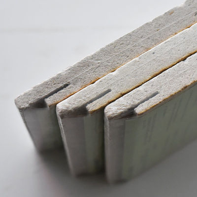 Deckenplatten aus Mineralwolle 600x600mm 10mm Dicke Akustische Deckenfliesen Gitter